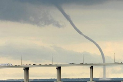 Nguy hiểm gấp đôi khi vòi rồng và gió lốc xuất hiện vào mùa hè